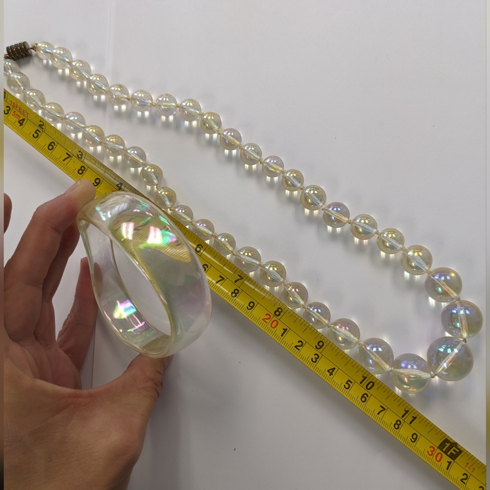 VTG. IRIDESCENT POOLS OF LIGHT LUCITE NECKLACE AND MATCHING BRACELET (heavy)